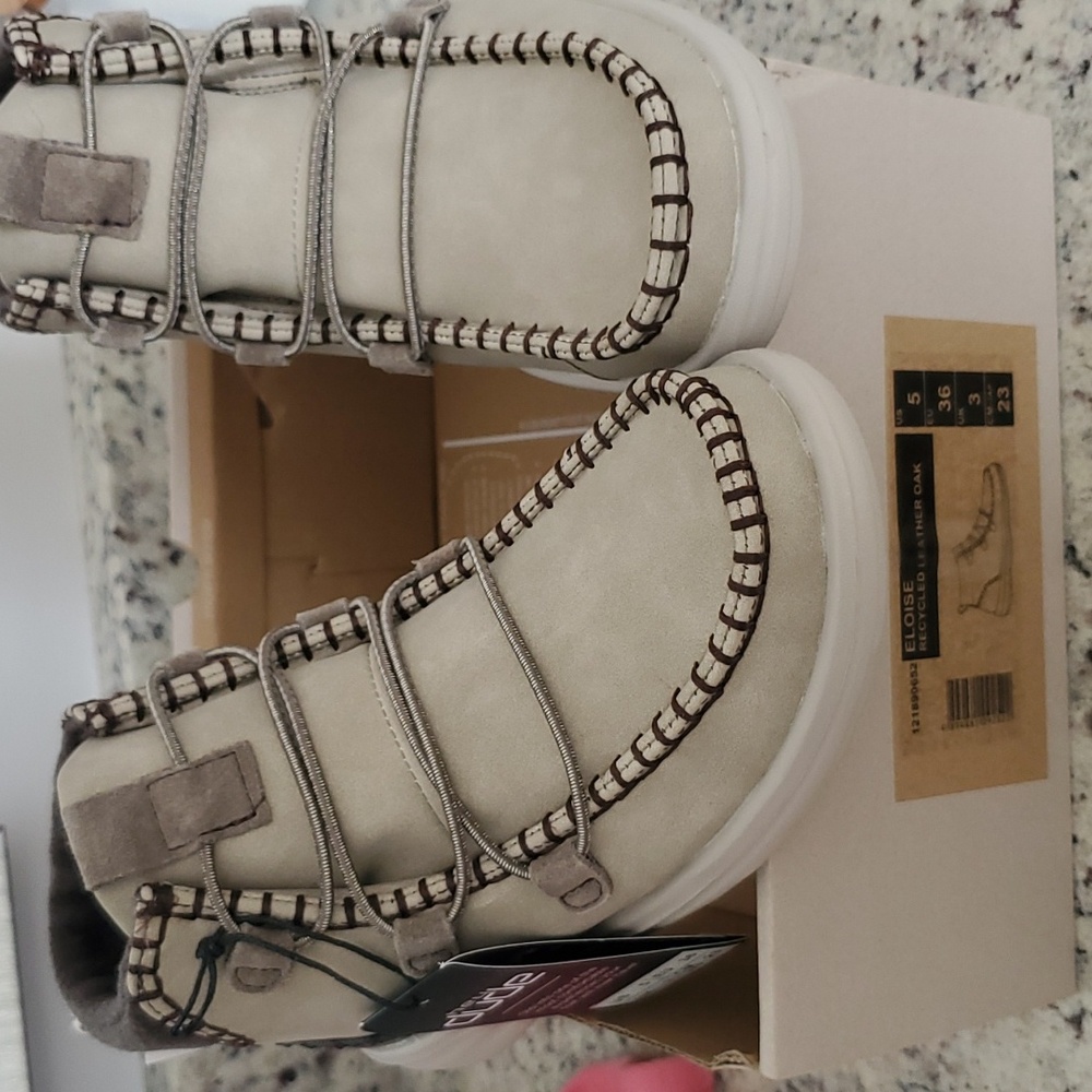 HEY DUDE ELOISE BOOTS - Picture 1 of 11